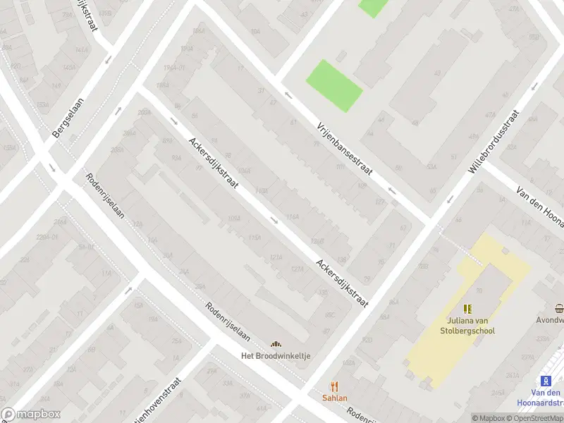 Ambulance met grote spoed naar de Ackersdijkstraat in Rotterdam