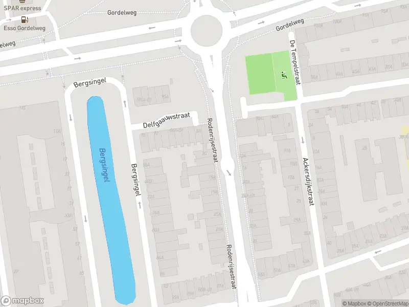 Ambulance met grote spoed naar de Rodenrijsestraat in Rotterdam