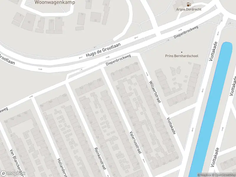 Ambulance met grote spoed naar de Valeriusstraat in Dordrecht