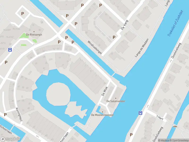 Ambulance met grote spoed naar de De Wiek in Leidschendam