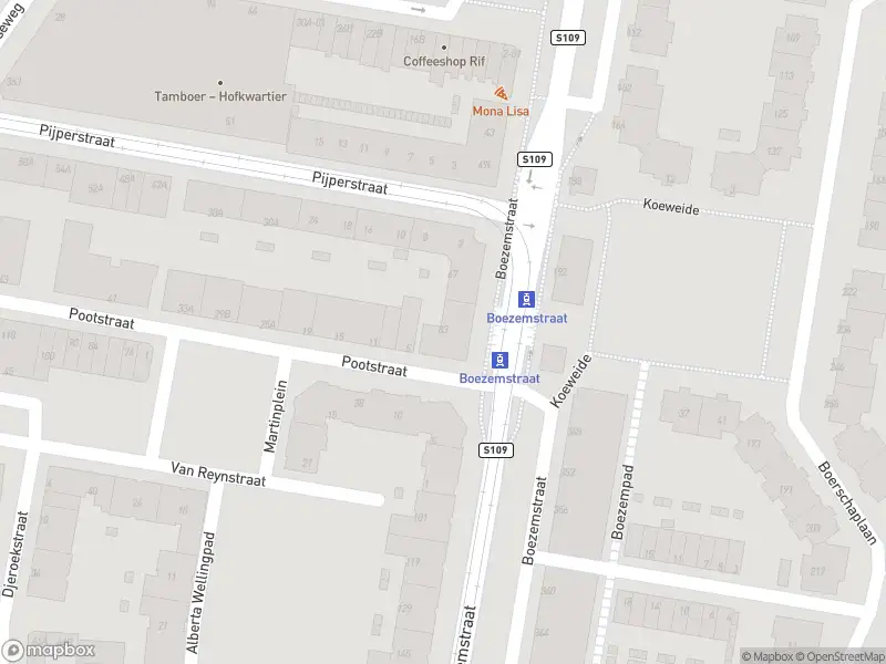 Ambulance met grote spoed naar de Boezemstraat in Rotterdam