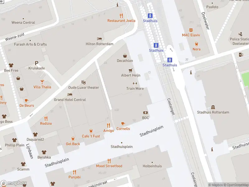 Ambulance met gepaste spoed naar de Coolsingel in Rotterdam