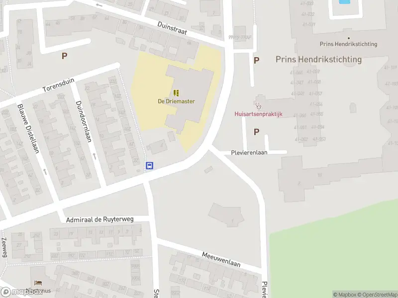 Ambulance met grote spoed naar de Admiraal de Ruyterweg in Egmond aan Zee