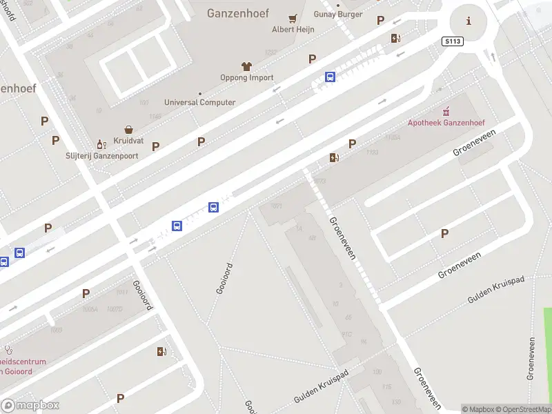 Ambulance met grote spoed naar de Bijlmerdreef in Amsterdam