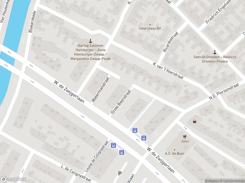 Ambulance met gepaste spoed naar de Grote Beerstraat in Alkmaar