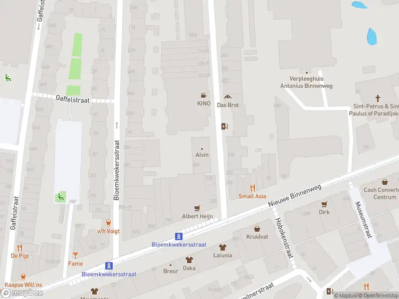 Ambulance met grote spoed naar de Gouvernestraat in Rotterdam