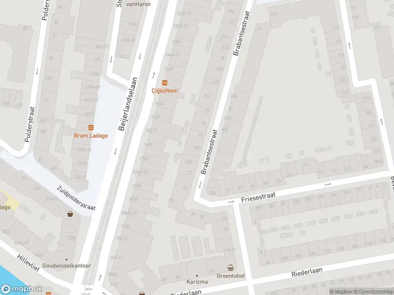 Ambulance met grote spoed naar de Brabantsestraat in Rotterdam