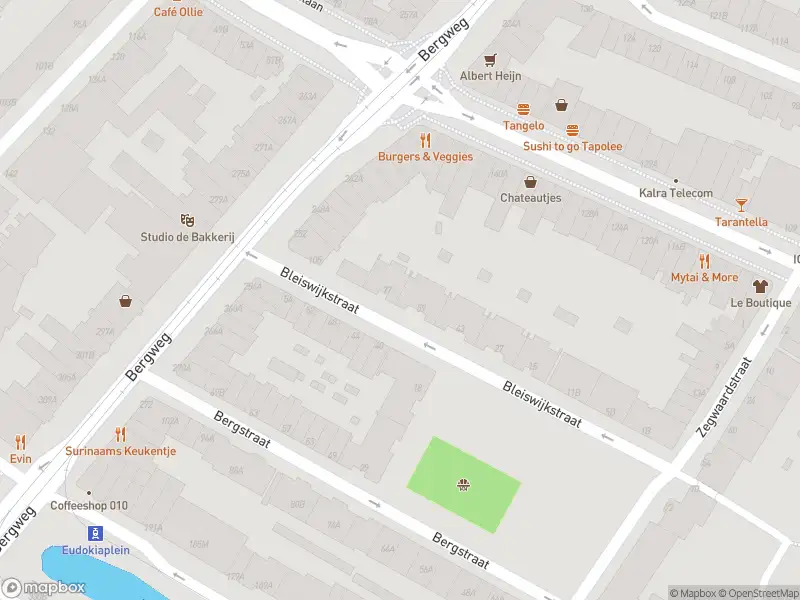 Ambulance met grote spoed naar de Bleiswijkstraat in Rotterdam