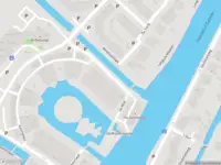 Ambulance met grote spoed naar de De Wiek in Leidschendam