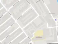 Ambulance met grote spoed naar de Grevelingenstraat in Schiedam