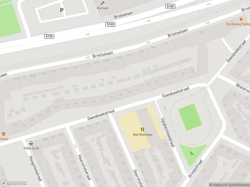 Ambulance met grote spoed naar de Gaesbeekstraat in Rotterdam