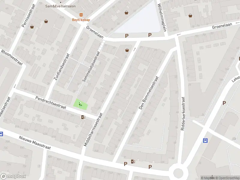 Ambulance met gepaste spoed naar de Middelharnissestraat in Schiedam