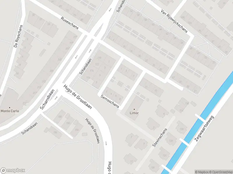 Ambulance met grote spoed naar de Semsschans in Zoetermeer