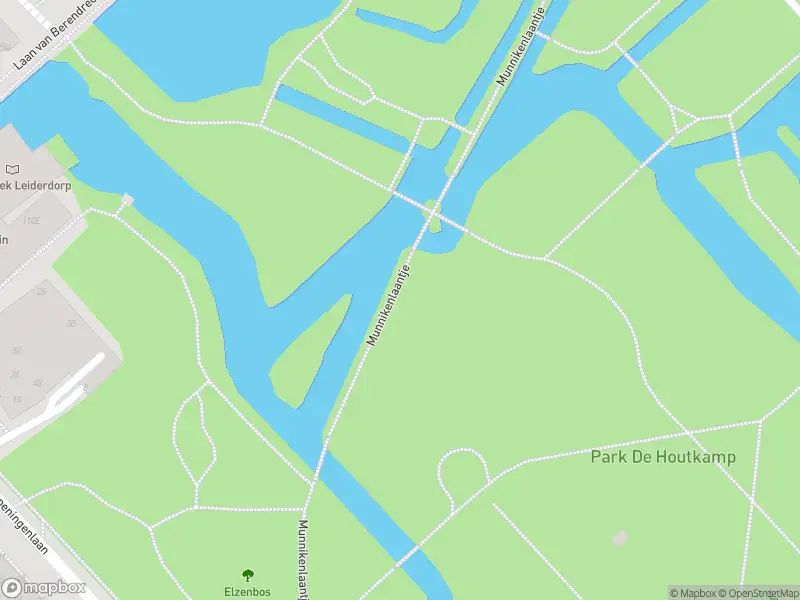 Ambulance met grote spoed naar de Laan van Berendrecht in Leiderdorp