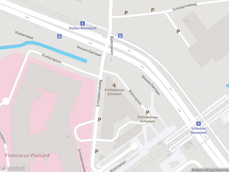 Ambulance met grote spoed naar de Bijdorpplein in Schiedam