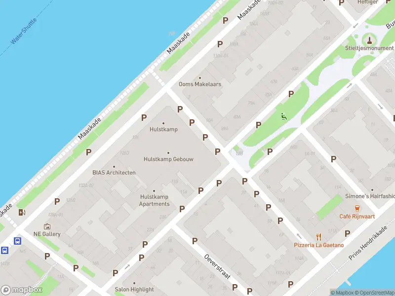 Ambulance met grote spoed naar de Thorbeckestraat in Rotterdam