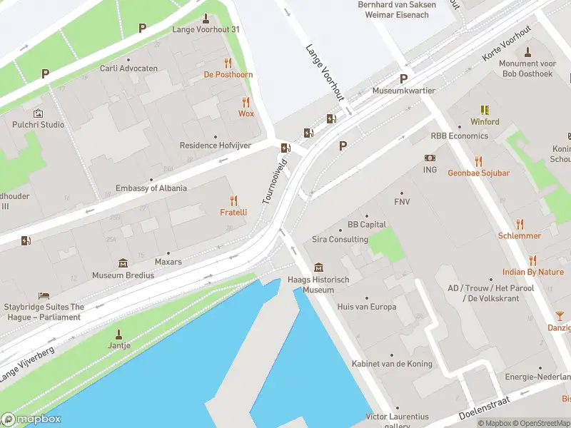 Ambulance met grote spoed naar de Tournooiveld in 's-Gravenhage