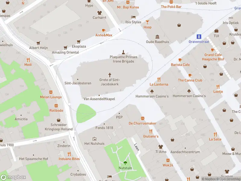 Ambulance met gepaste spoed naar de Rond de Grote Kerk in 's-Gravenhage