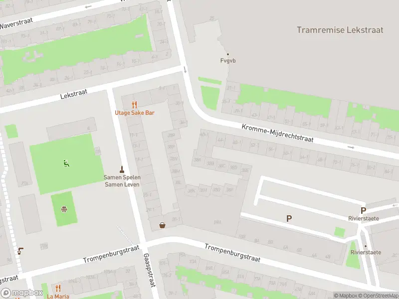 Ambulance met gepaste spoed naar de Waverstraat in Amsterdam