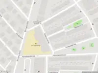 Ambulance met grote spoed naar de Bellefleurhof in Amsterdam