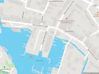 Ambulance met grote spoed naar de Scheepmakerskade in Amsterdam