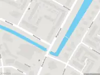 Ambulance met grote spoed naar de Wilgensingel in Rozenburg