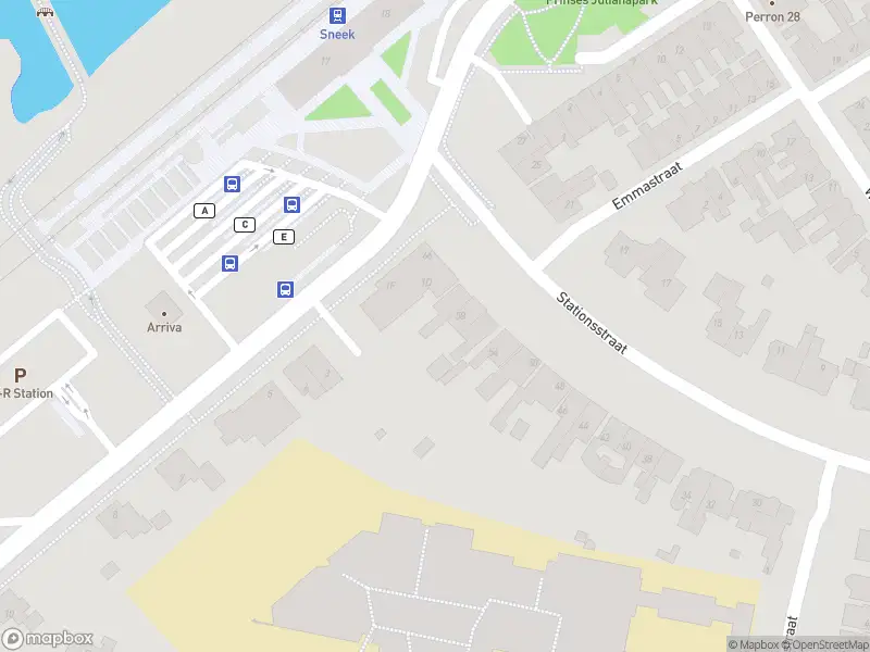 Brandweer met grote spoed naar de Parkstraat in Sneek vanwege waarnemen gaslucht