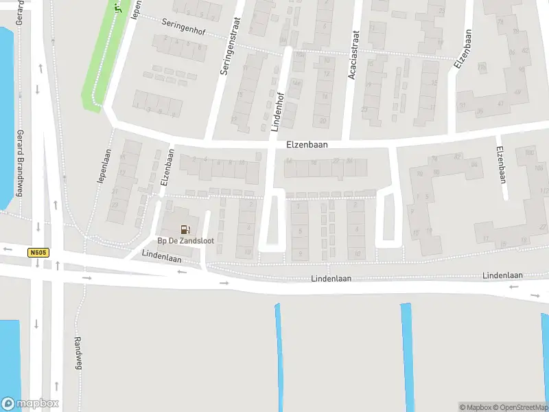 Ambulance met grote spoed naar de Lindenhof in Enkhuizen