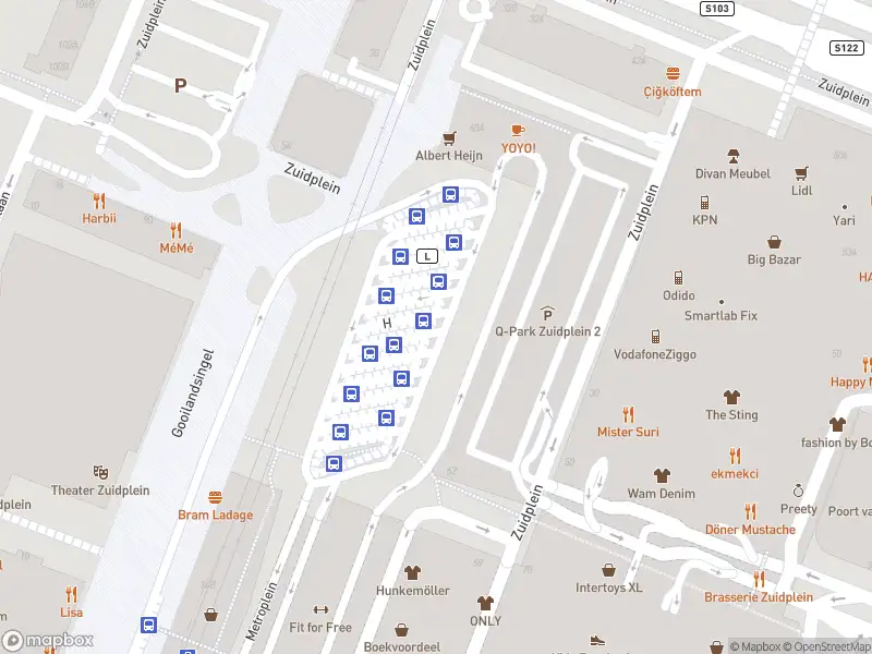 Ambulance met gepaste spoed naar de Zuidplein Hoog in Rotterdam