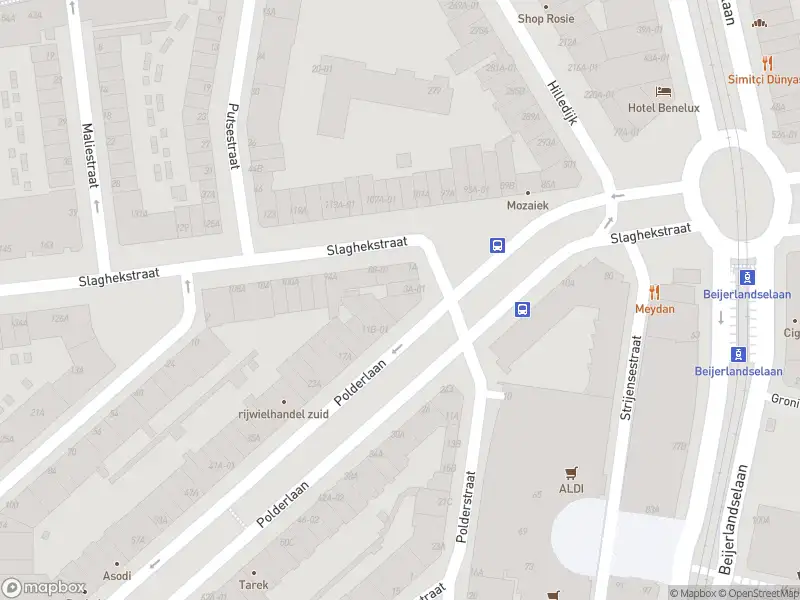 Ambulance met grote spoed naar de Polderlaan in Rotterdam