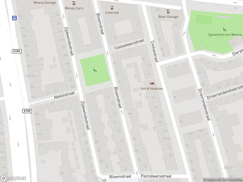 Ambulance met grote spoed naar de Bloemstraat in Rotterdam