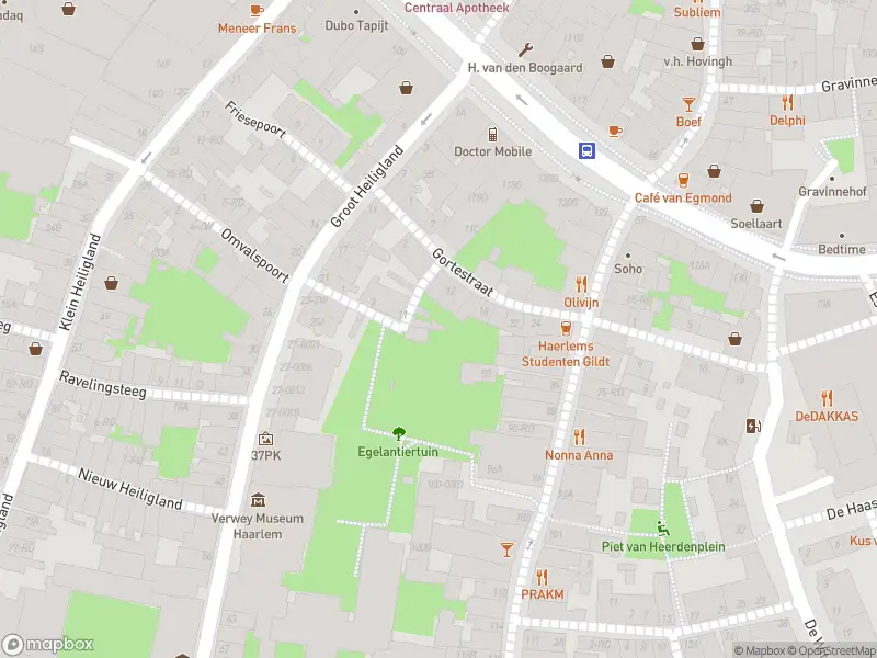 Ambulance met gepaste spoed naar de Turfmarkt in Haarlem