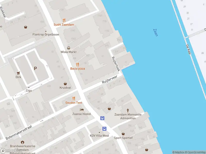 Ambulance met grote spoed naar de Ruijterveer in Zaandam