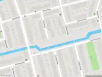 Ambulance met grote spoed naar de Lusakastraat in Delft