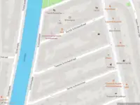 Ambulance met grote spoed naar de Derde Schinkelstraat in Amsterdam