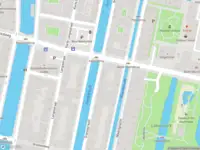 Ambulance met gepaste spoed naar de Oranjegracht in Leiden