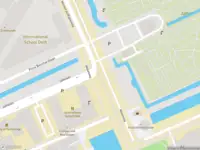 Ambulance met grote spoed naar de Jaffalaan in Delft