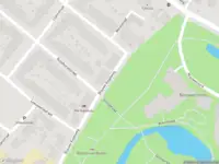 Ambulance met gepaste spoed naar de Flanorpad in Leiden