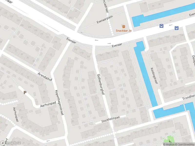 Ambulance met grote spoed naar de Gothenburghof in Rotterdam