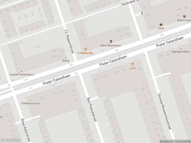 Ambulance met grote spoed naar de Johan Hofmanstraat in Amsterdam