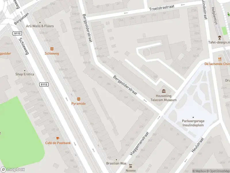 Ambulance met grote spoed naar de Bergpolderstraat in Rotterdam