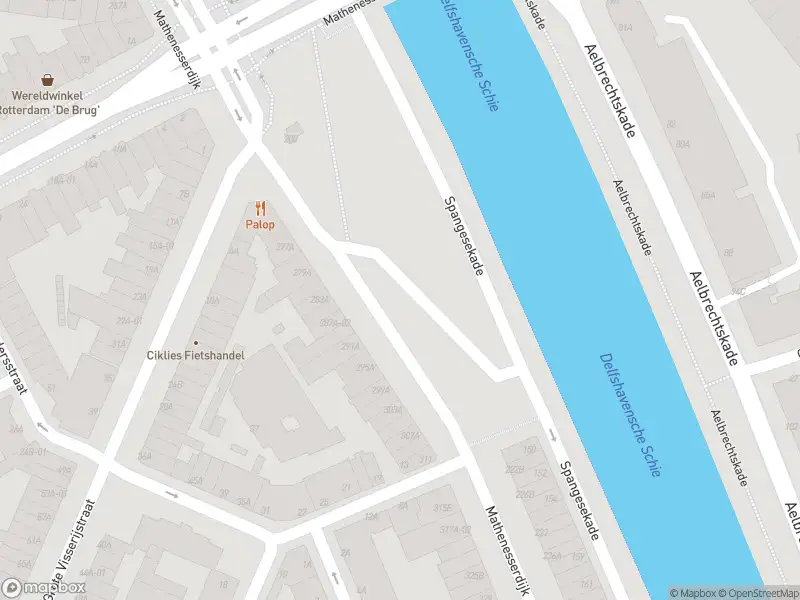 Ambulance met grote spoed naar de Mathenesserdijk in Rotterdam