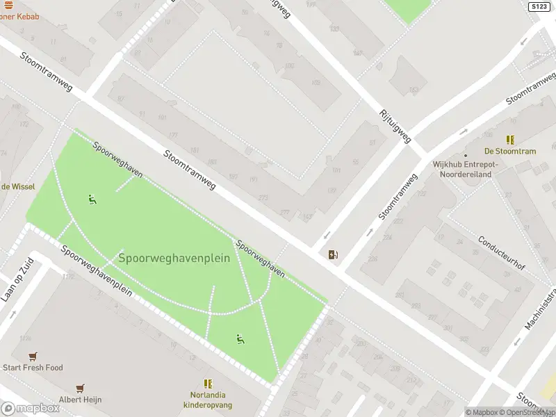 Ambulance met grote spoed naar de Spoorweghaven in Rotterdam