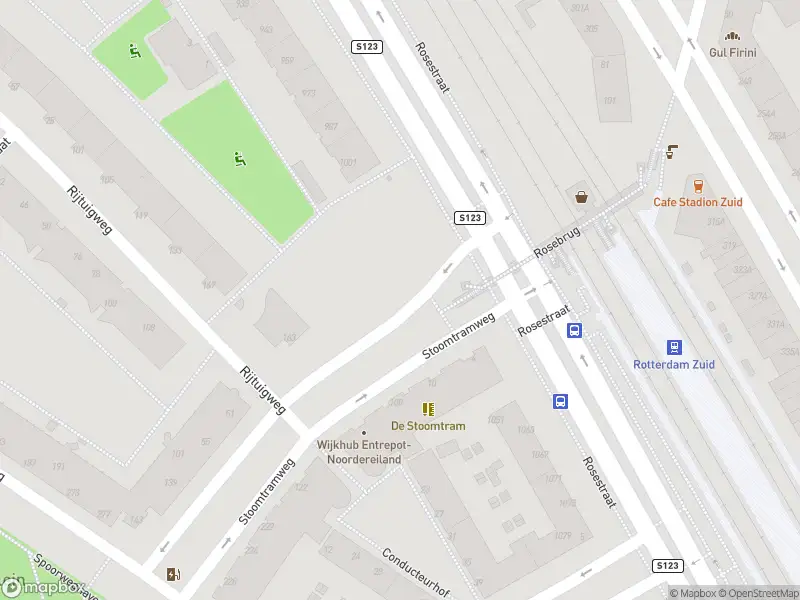 Ambulance met gepaste spoed naar de Rosestraat in Rotterdam