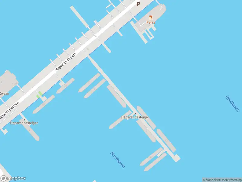 Ambulance met grote spoed naar de Haparandasteiger in Amsterdam