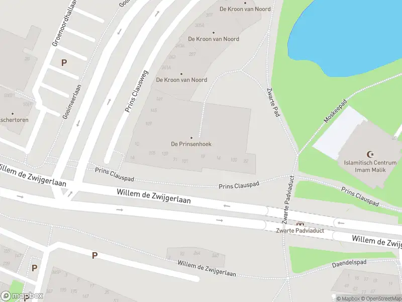 Ambulance met grote spoed naar de Prins Clauspad in Leiden