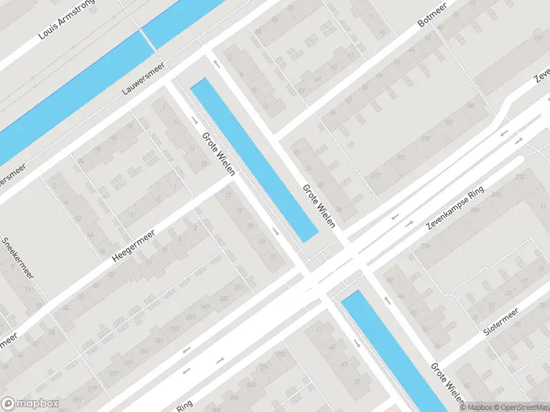 Politie naar de Grote Wielen in Rotterdam vanwege voertuigen te water