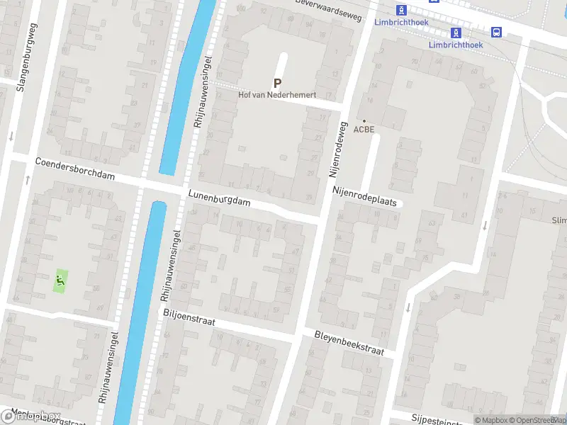 Ambulance met gepaste spoed naar de Lunenburgdam in Rotterdam