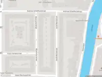 Ambulance met gepaste spoed naar de Floris Versterstraat in Amsterdam