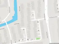 Ambulance met grote spoed naar de Royaardsplein in Schiedam